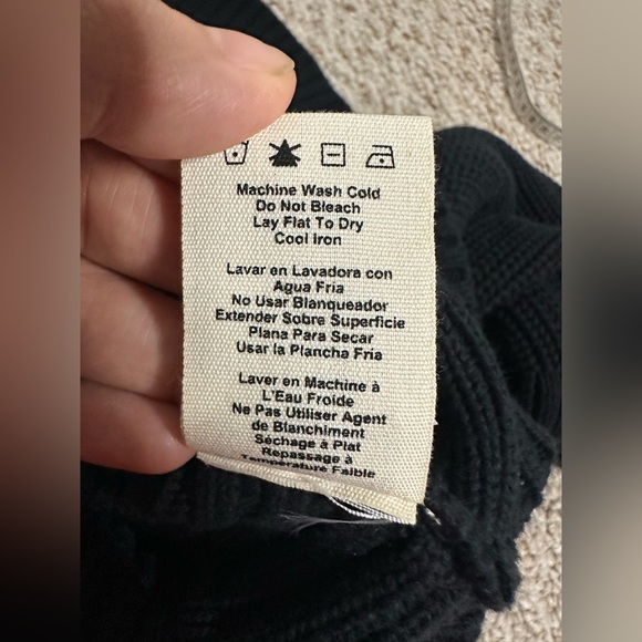 UGG Black Turtleneck Sweater size L - Picture 9 of 9